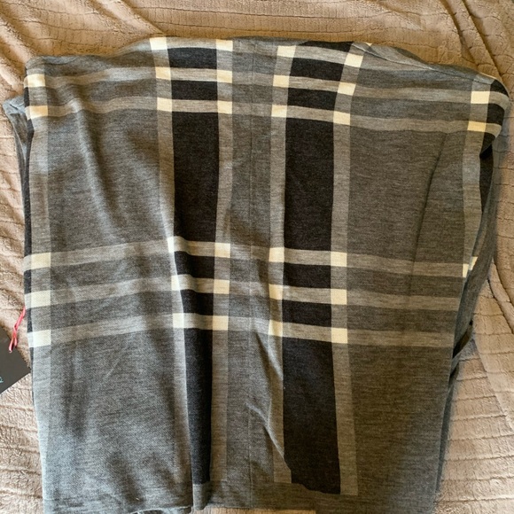 Cynthia Rowley Poncho - Picture 5 of 5